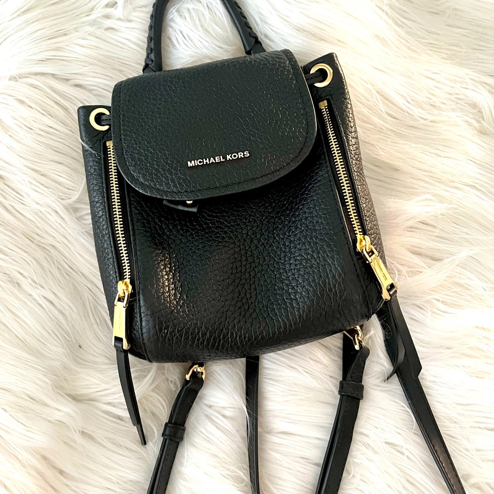 LIKE NEW MICHAEL KORS BACKPACK 🎒🖤